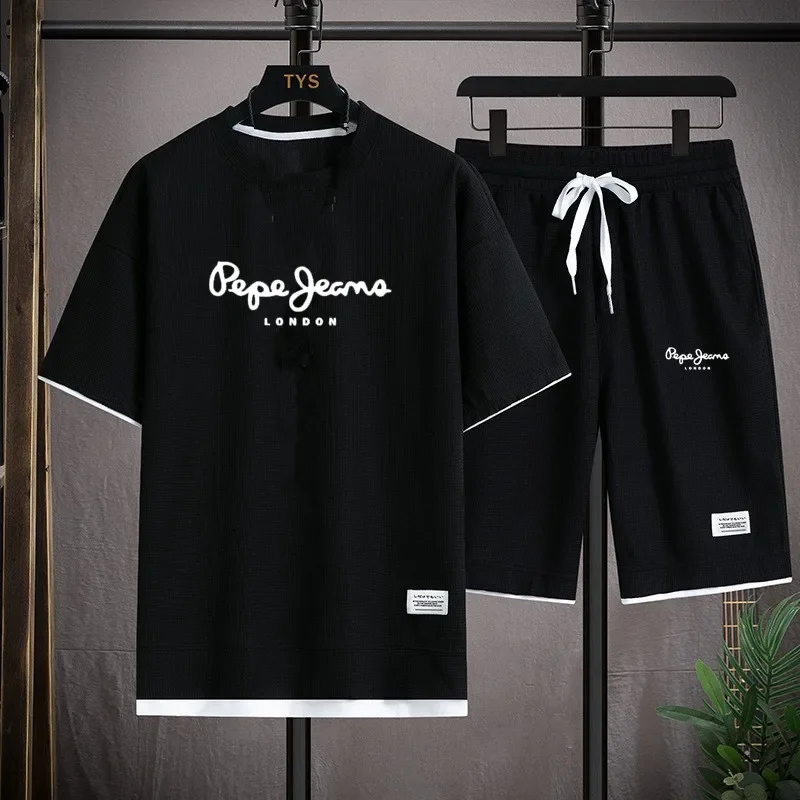 Modisches Freizeit-T-Shirt + Shorts-Set für Herren. Herren-Sportoutfit. …