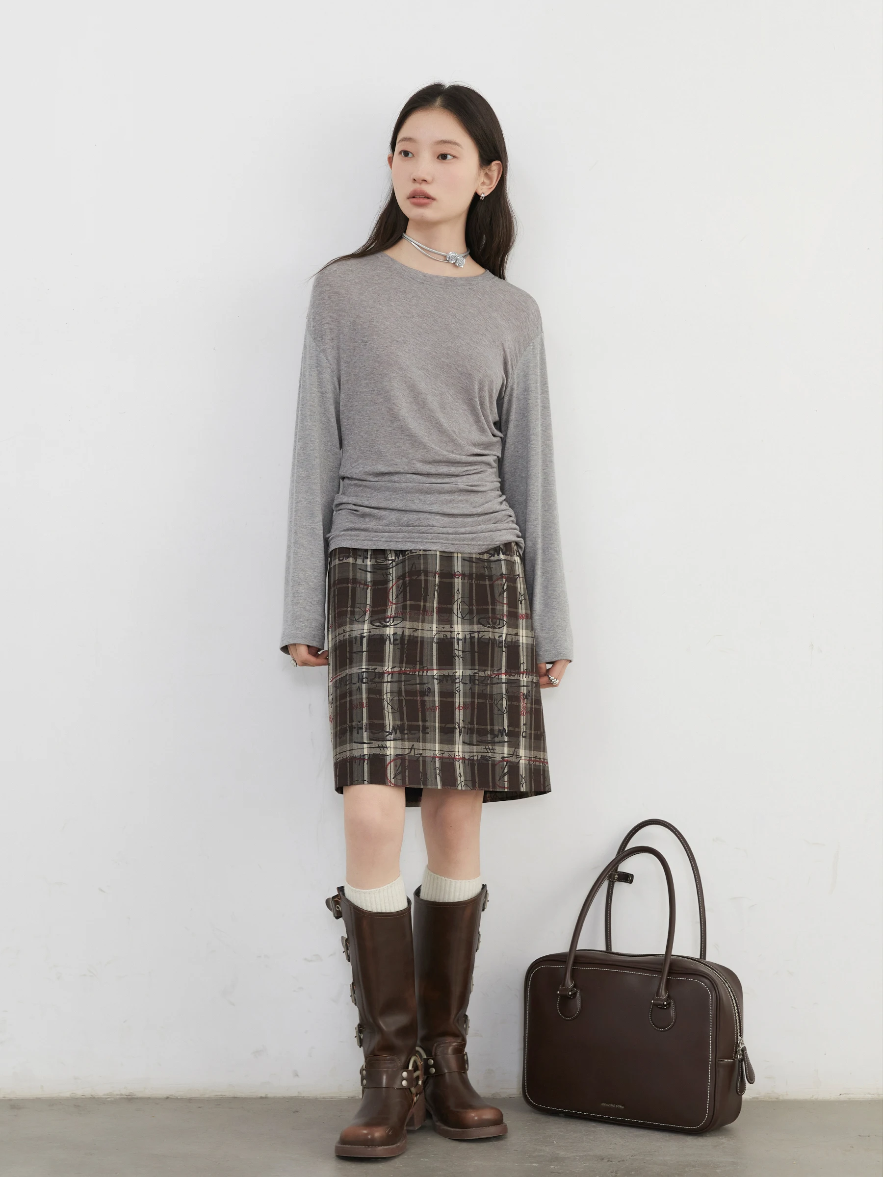 شيك فين تي شيرت حريمي سادة بأكمام طويلة فضفاض غير رسمي جديد رقبة مستديرة مطوي تي شيرت قاعدة سترة نسائية لربيع وصيف 2025