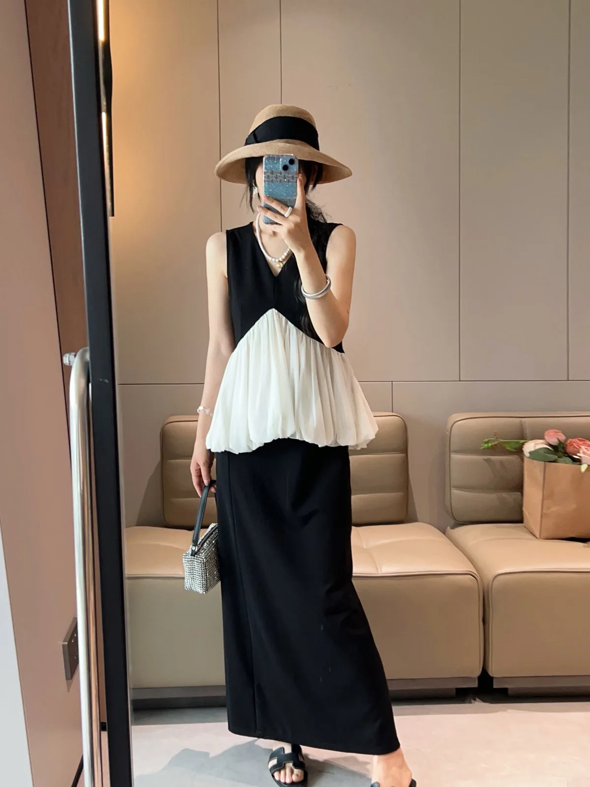

Women's V-neck Sleeveless Top High Waist Slimming Skirt Two-piece Set Summer Fashionable Ensemble Glue Fabric 31%-50% Content