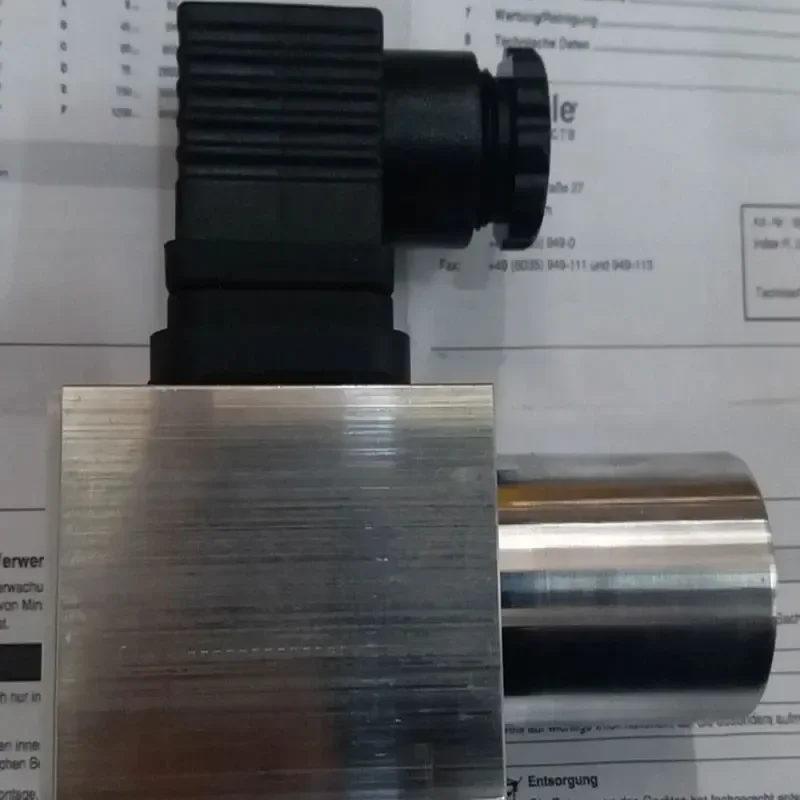Brand new Pressure Switches 8151-PL1-B-LH 0417-136 8152-PL1-B-UL 0417-651 8242-PL1-B-EXI 0417-052 One-year warranty