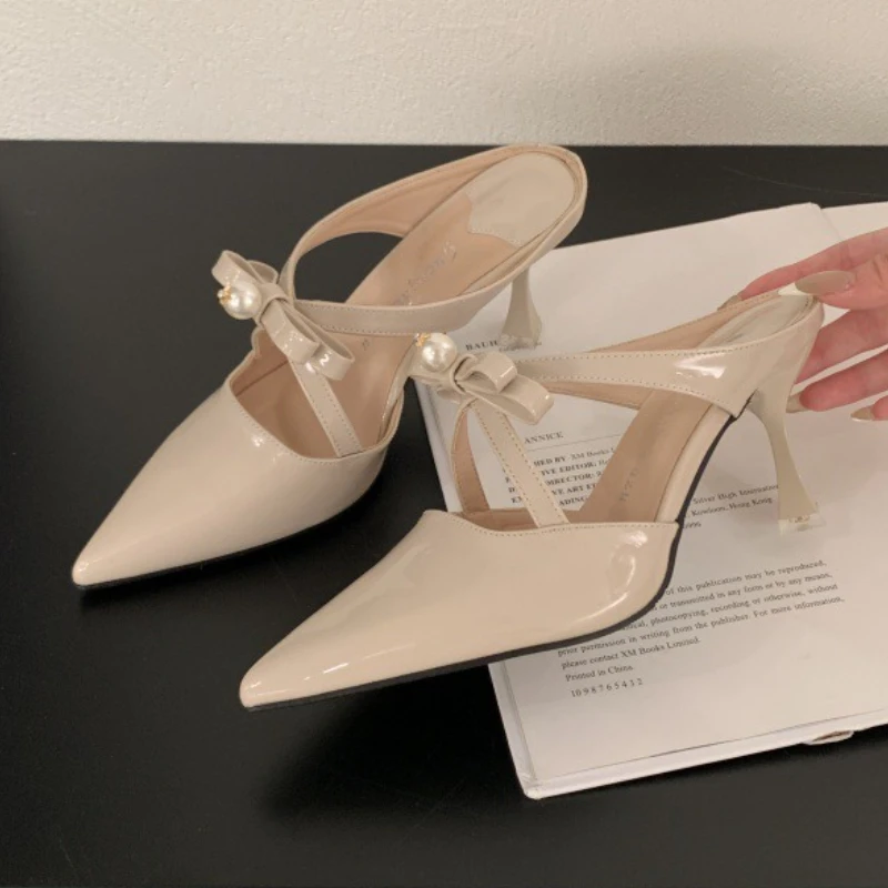 

Сексуальные женские туфли телесного цвета с острым носком, модные дизайнерские летние сандалии с бантом и жемчугом, туфли-лодочки, роскошные свадебные туфли, сандалии