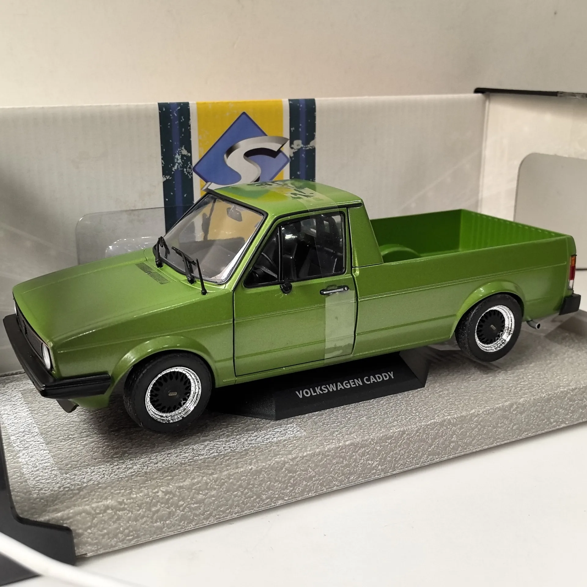 

Diecast SOLIDOS 1:18 Scale VW CADDY Alloy Car Model Collectible Toy Gift Souvenir Display Ornament