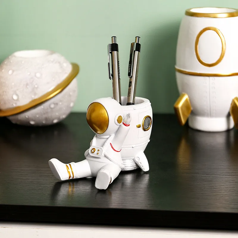 Astronaut Pen Holder Round Pen Holder Storage Pencil Holder Spaceman Figurine Statues Ornament Makeup Brush Holder Desk Decor