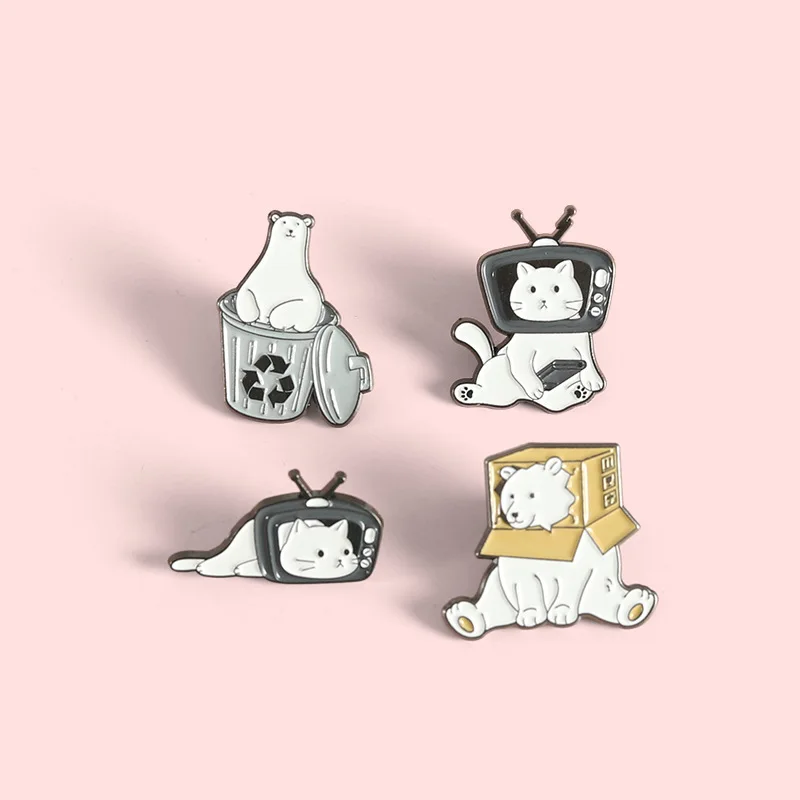 movie stupid bear Enamelled Brooches Funny Cartoon Pins Backpack Lapel Badges Fashion Jewelry Accessories Festival Souvenir Gift