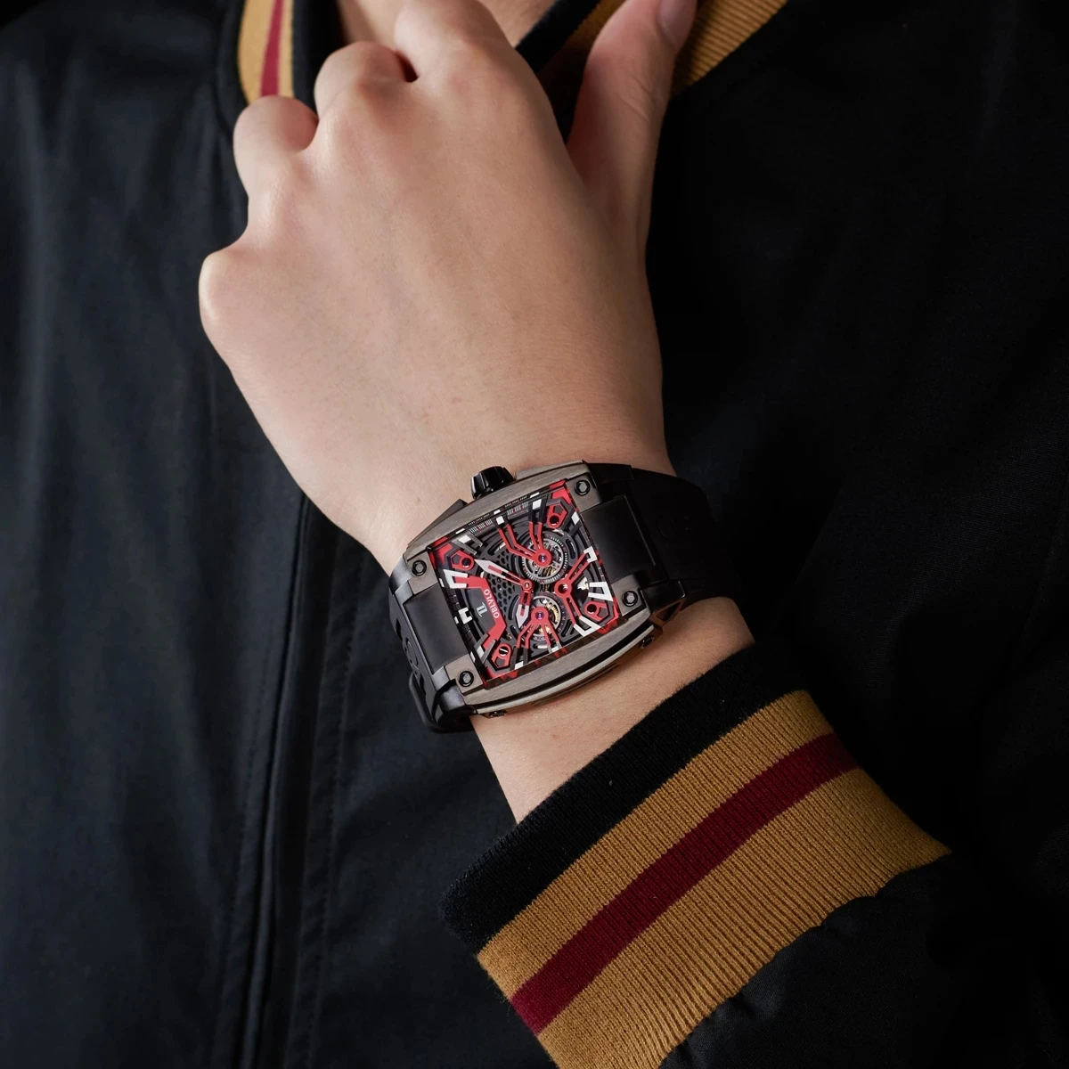 OBLVLO Orologi automatici da uomo Orologio di lusso Orologio da polso meccanico Impermeabile Quadrante scheletrato quadrato Cinturino in caucciù luminoso con zaffiro