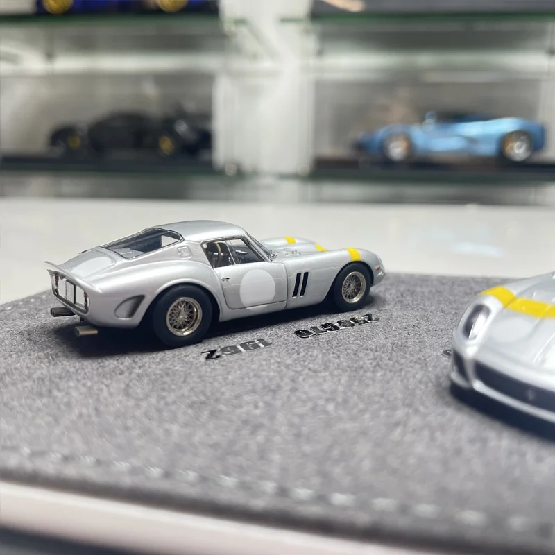 สินค้าใหม่ในสต็อก 1:87 Dmy 250gto 599gto ชุดรถคู่ รถเรซิ่น ของเล่นสะสม ของเล่นเด็ก ของขวัญคริสต์มาส