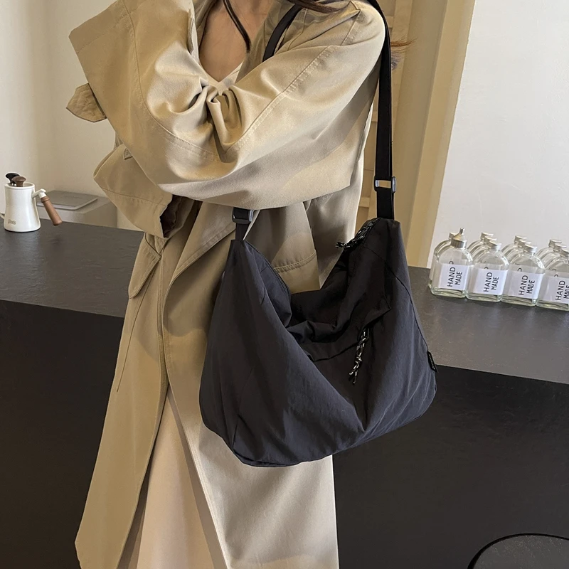 simples-casual-versatil-feminino-cor-solida-grande-capacidade-bolsa-de-ombro-unico-nova-tendencia-da-moda-sacos-de-armazenamento-esportivo