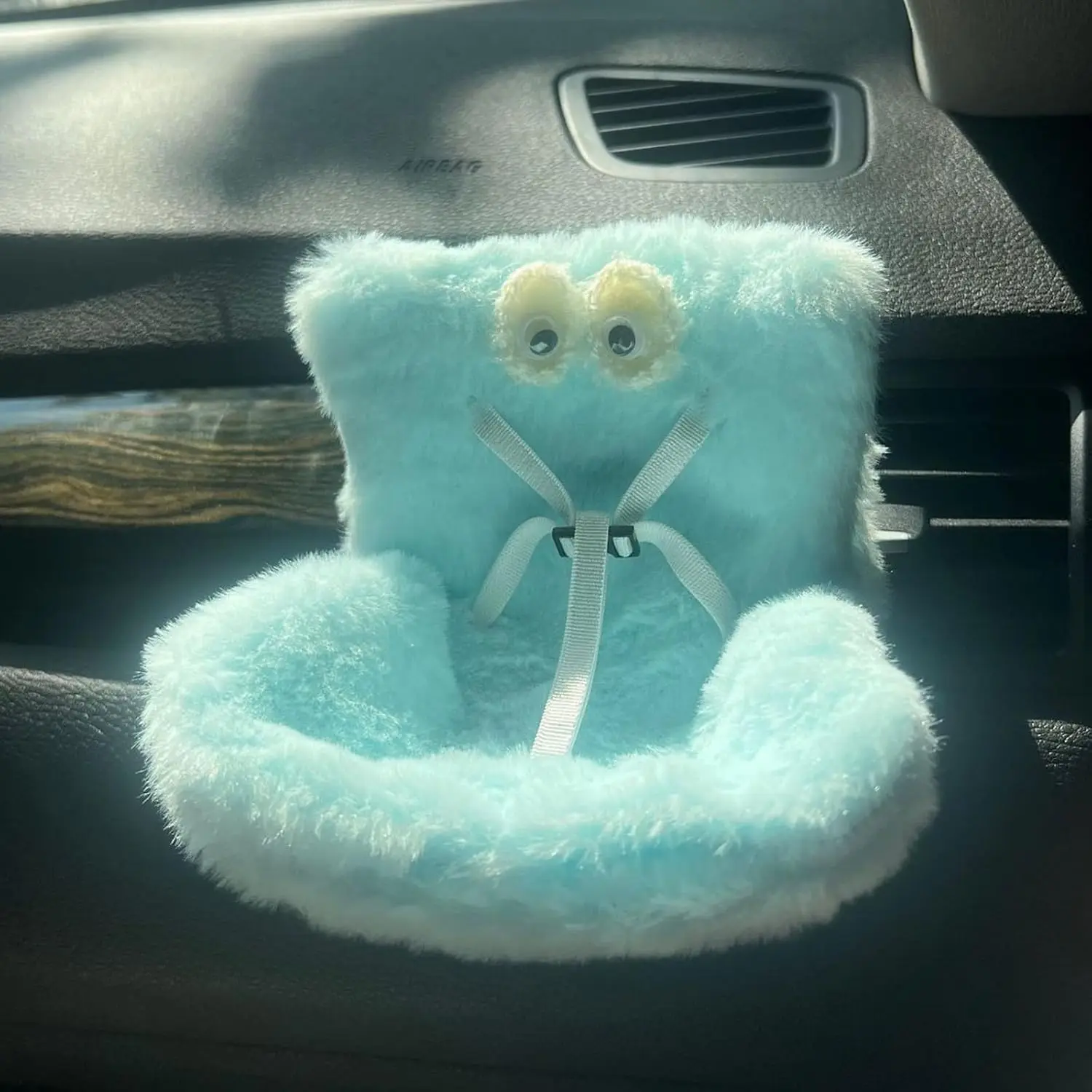 

Car Seat for Labubu Dolls with Soft Furry Cushion for 10-17cm Dolls Air Vent Clip and Desktop Stand Doll Seat with Clip Cute Fun