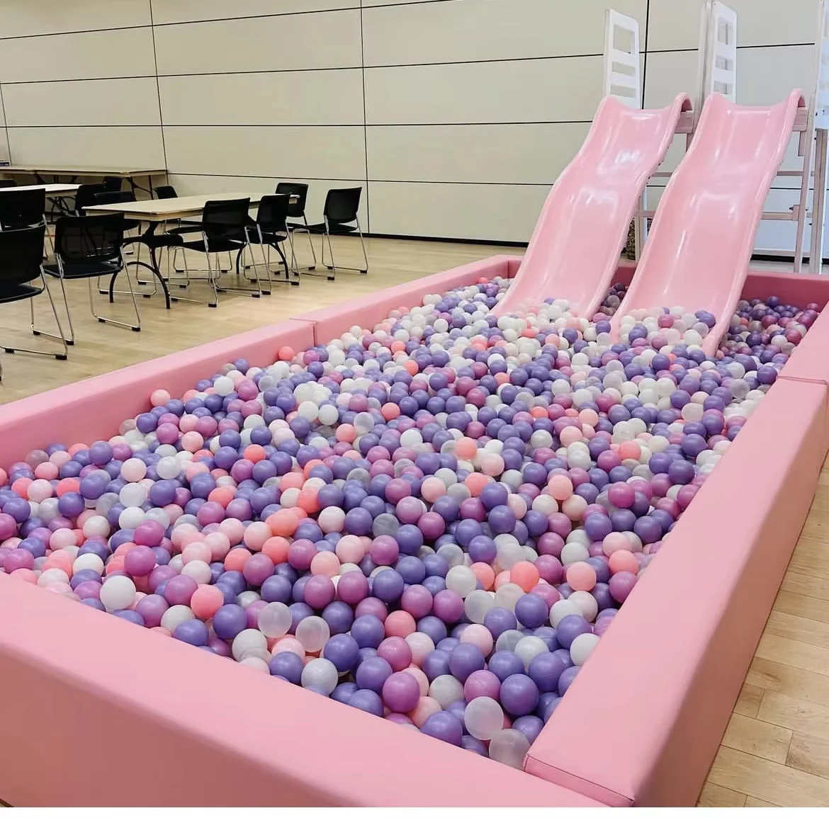 

Новый набор мягкого игрового оборудования для игры в помещении для аренды развлечений на вечеринке из пластика, дерева и ПВХ