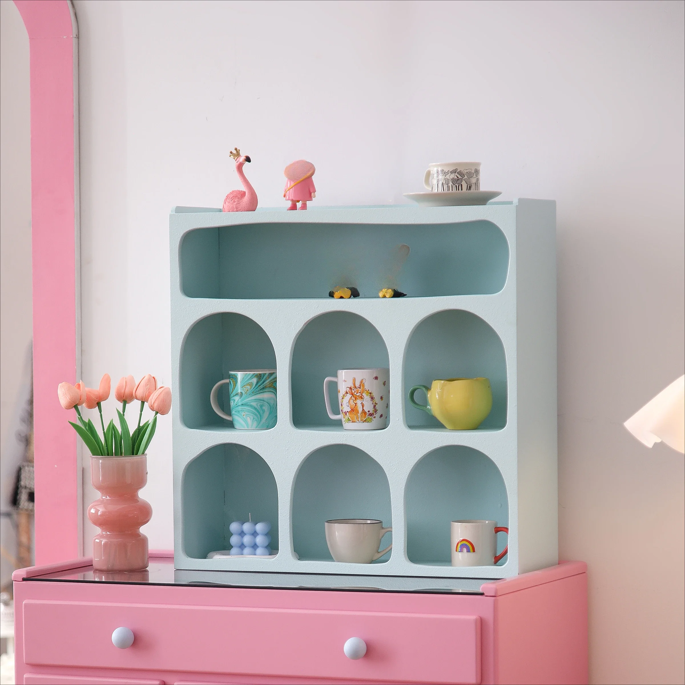 

Настенная полка-органайзер Dopamine с многоуровневыми ячейками для чашек и мелочей