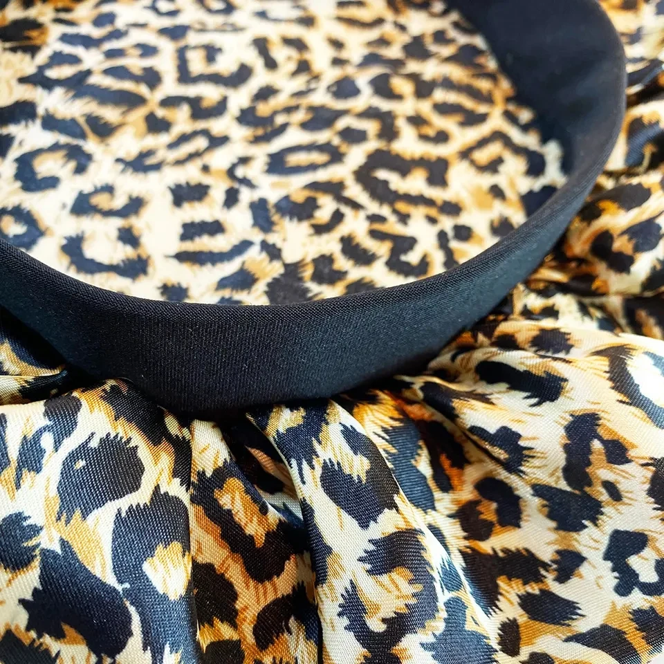 Boné de dormir cetim noite estampa leopardo para mulheres, gorro longo para cabelos encaracolados, cabelo para chuveiro, novo uso múltiplo