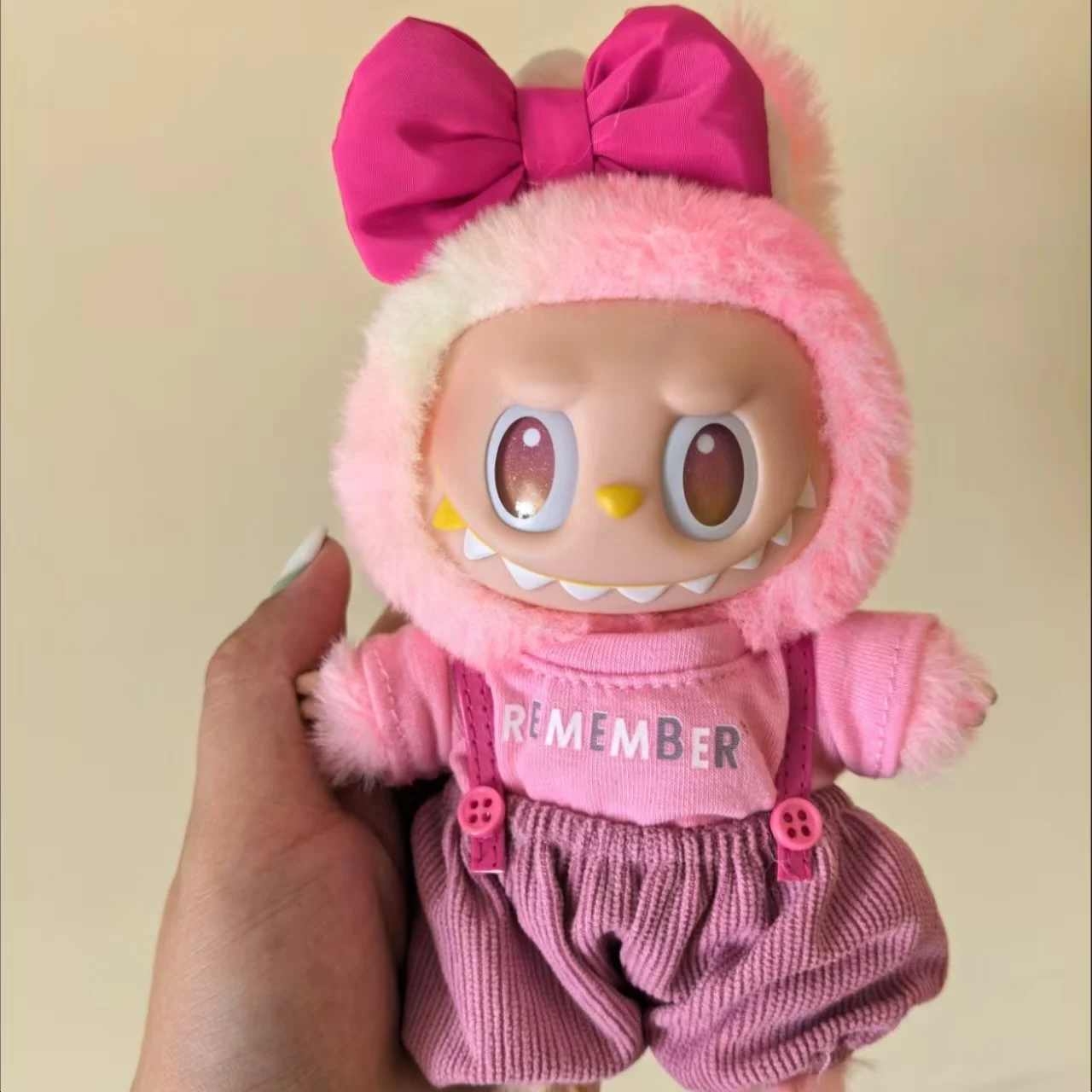 Mini vestiti per bambole in peluche Accessori per Ropa Labubu e tuta in cotone da 10 cm con fiocco rosa Set regalo di abbigliamento per abiti