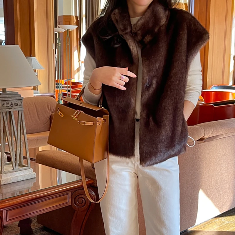 Luxury European Fashion Women Faux Fur Coat Sleeveless Winter Warm Faux Mink Fur Vest for Modern Lady