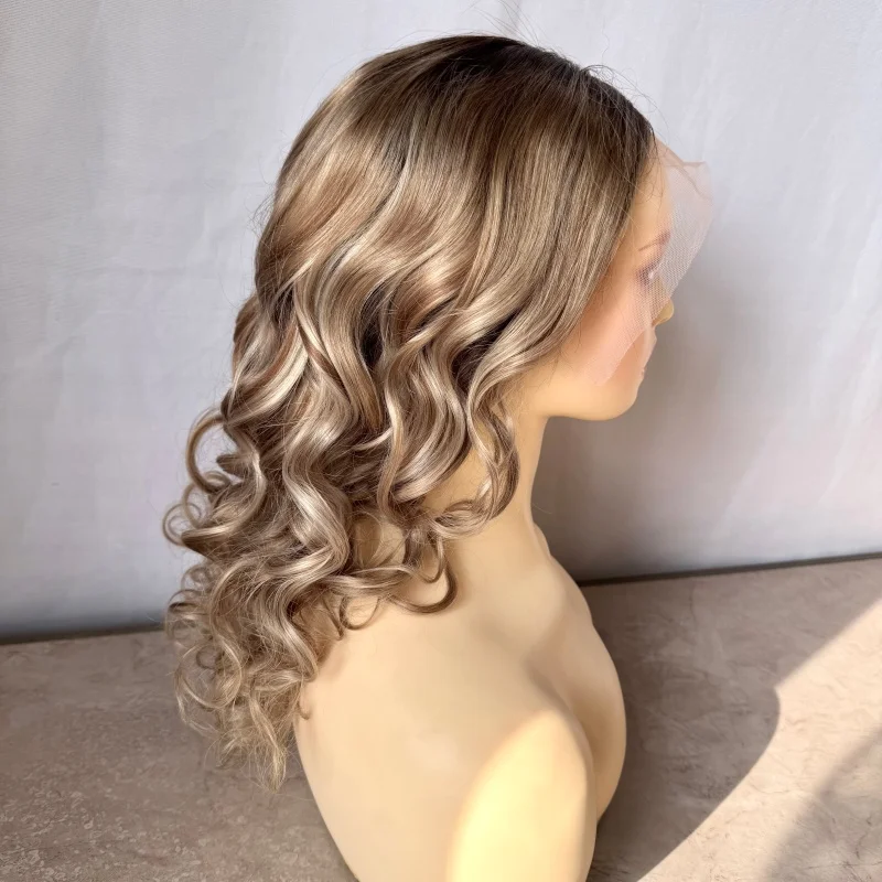 

Stock Highlight Свободные вьющиеся 13x4 Парик фронта шнурка Человеческие волосы Бразильский блондин омбре с каштановыми человеческими волосами Волна воды вьющиеся парики