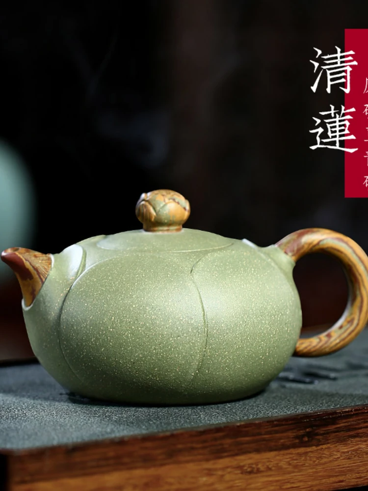 famous teapot maker with purple sand, soaked the teapot by hand, and the original ore, beans, green sand and lotus