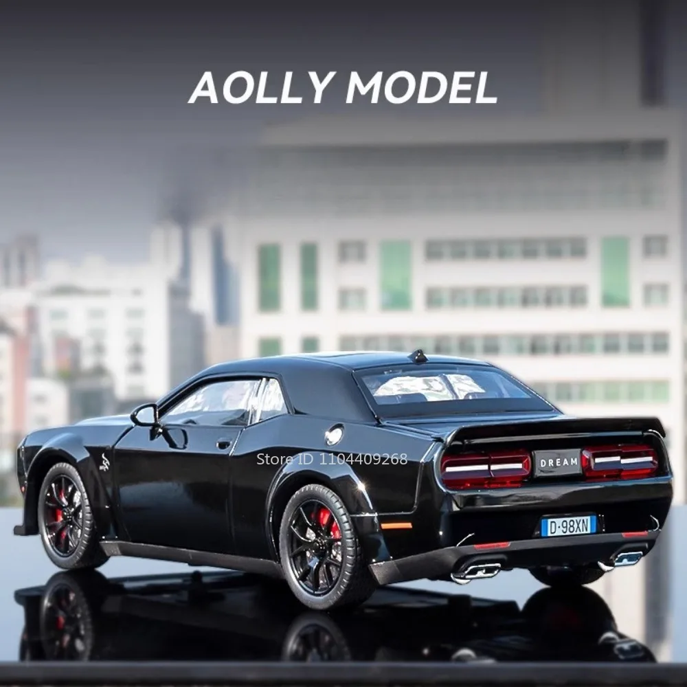 1:24 Scale Challenger Hellcat Charger 1970 กีฬารถของเล่นโลหะผสมDiecastเสียงดึงกลับรถสําหรับเด็กนําเสนอ