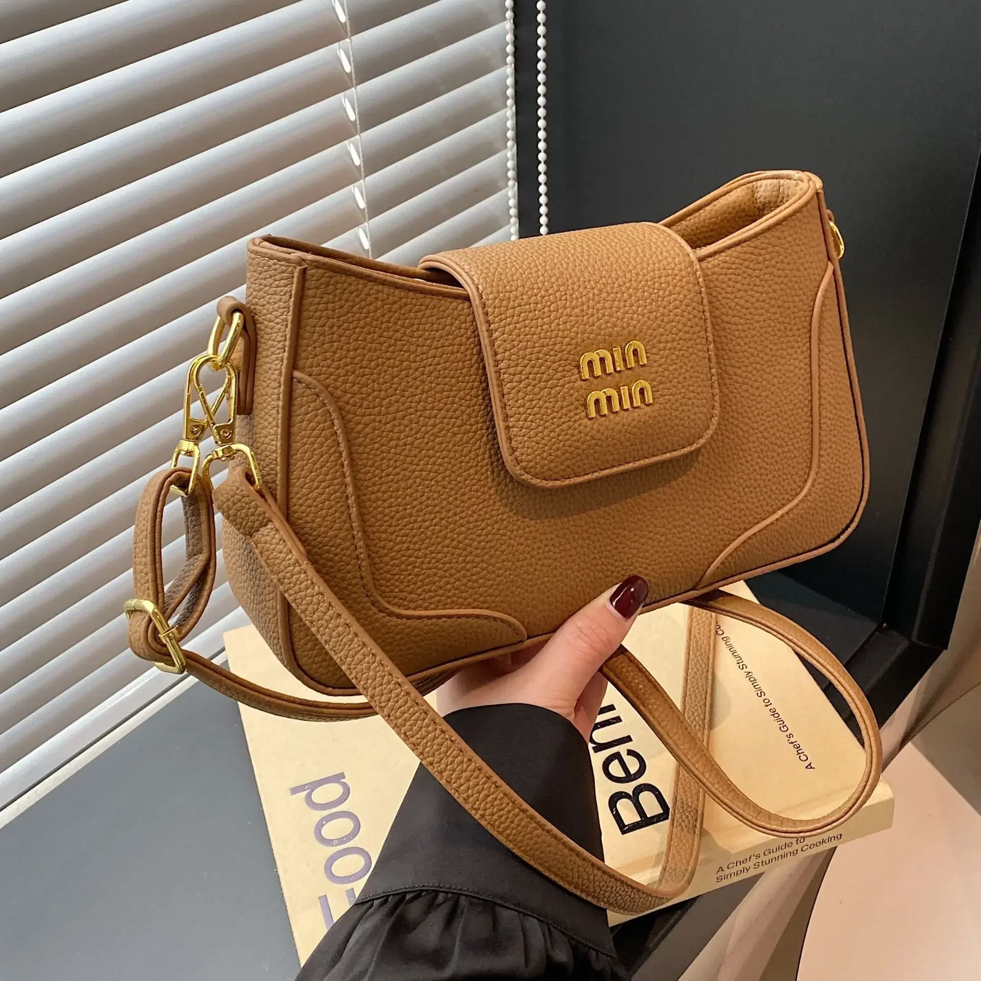 2025 Novo! Bolsa retrô francesa feminina crescente nas axilas – moderna, elegante e versátil, pequena praça