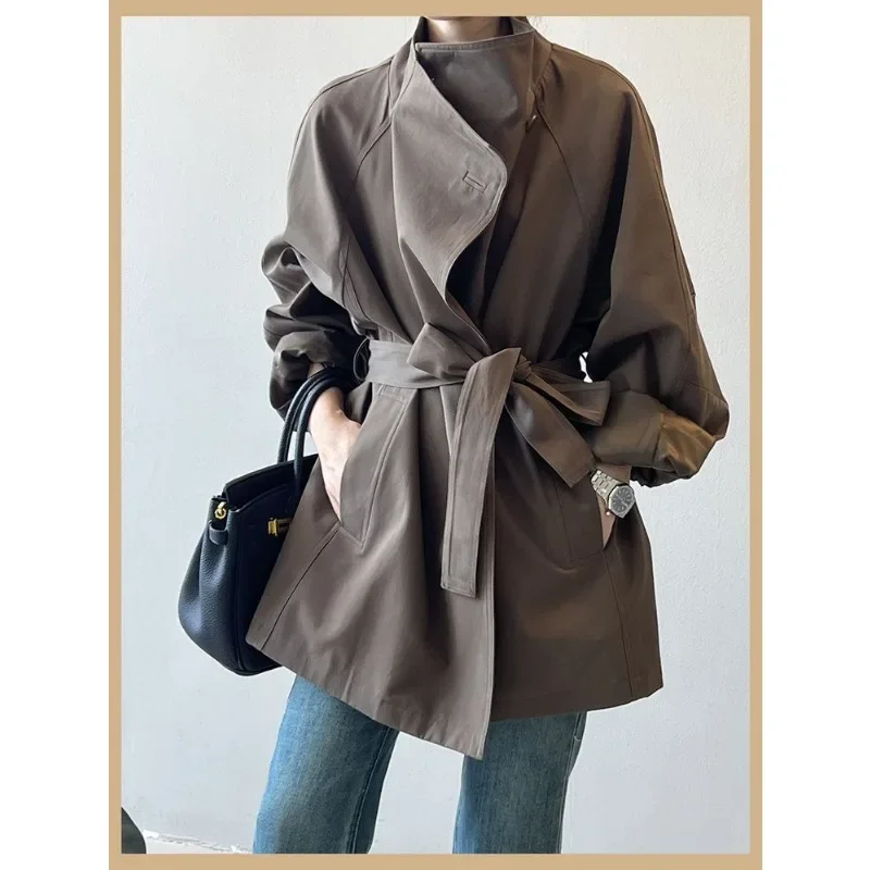 

Модный однотонный универсальный повседневный плащ средней длины со средней талией, новый женский плащ 2025 года, новый стиль, карман для сращивания