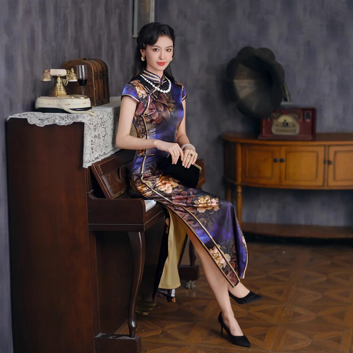 

Purple Silk Chinese Shanghai Style Floral Traditional Vintage Modern Cheongsam Qipao Women's High-End Dress Young