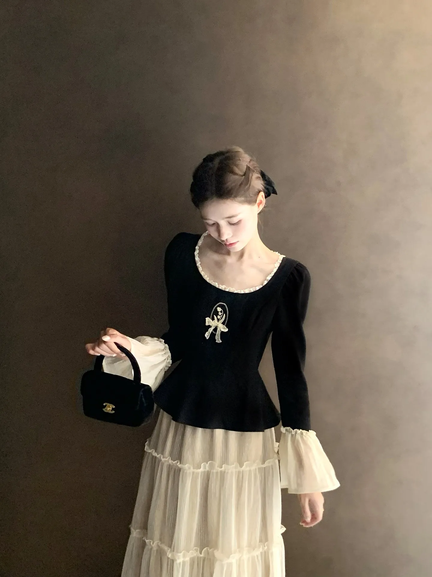 

Elegant High Waist Half Skirt Set with Embroidery Slimming Women's Base Top And Skirt Ensemble Fashionable Office Wear