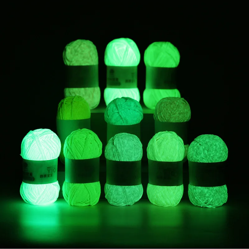 

1PCS Glowing wool hand-knitted carpet hat toy night DIY knitted luminous light