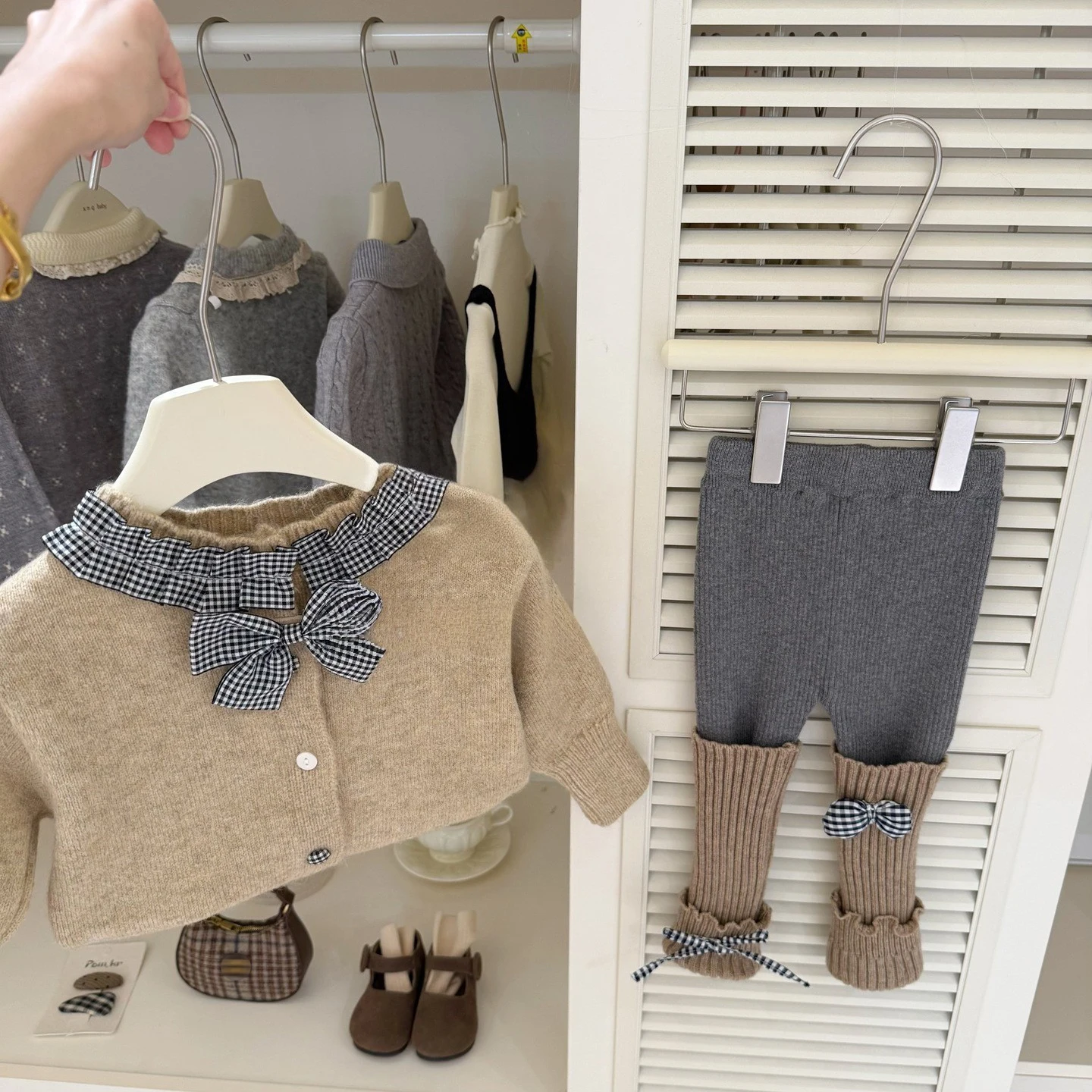 Sweet Princess Autumn Children's Clothing Set for Girls with Checked Patchwork Sweater Cardigan Bow And Leggings 2