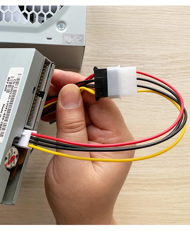 Cavo di alimentazione 4P per floppy drive Linea adattatore da grande a piccolo Accessori per periferiche per computer