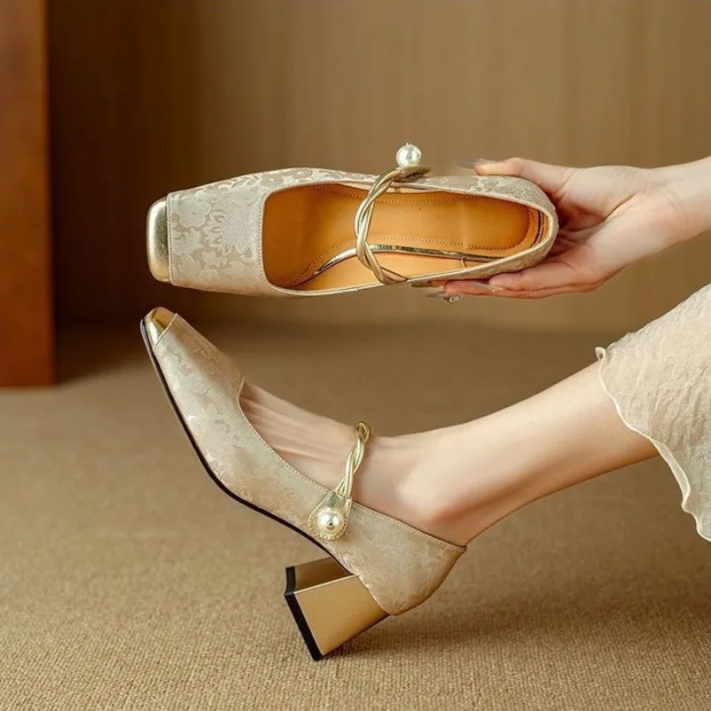 2025 New Square toe thick heeled women's shoes Summer elegant qipao shoes, luxurious banquet shoes Chaussures pour femme view 4