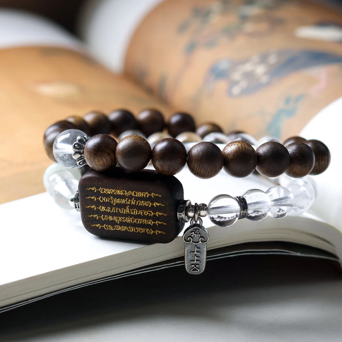 

Браслет из натурального белого кристалла и зеленого агарового дерева, ручной работы, оригинальный, с бусинами, подарок