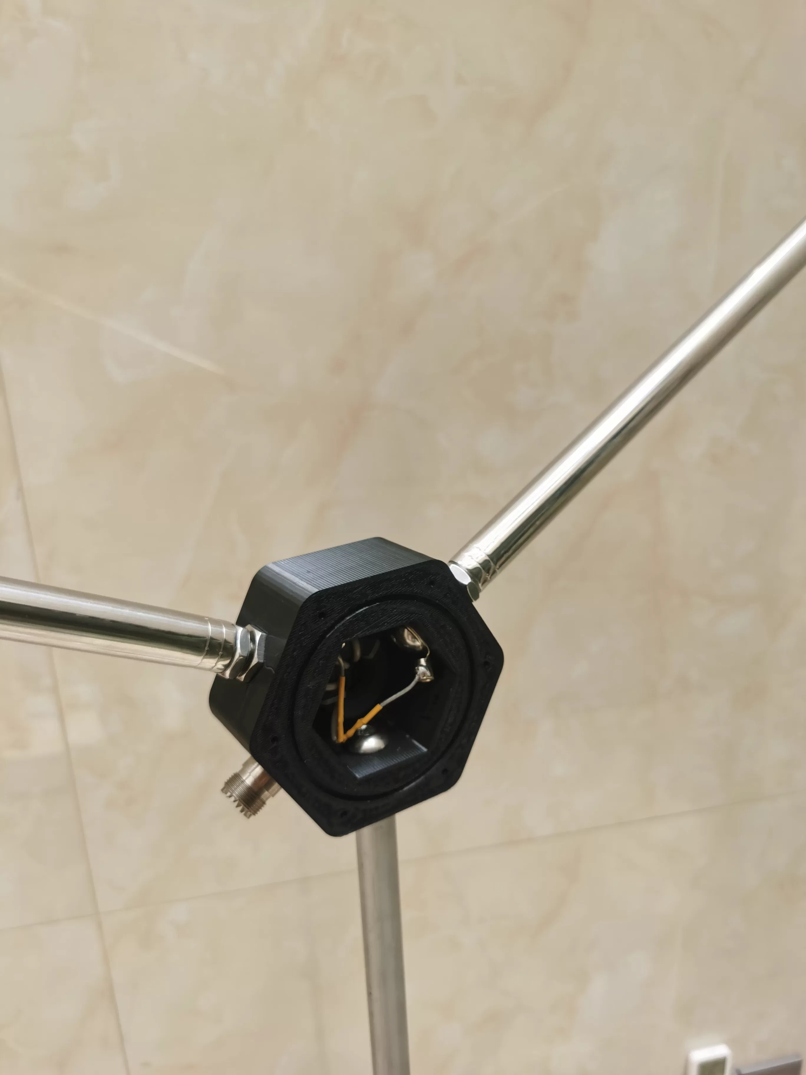 M10 SO-239 Short wave positive V-rod antenna base with 200W balun, positive V-short wave antenna, newly designed 1-50mhz