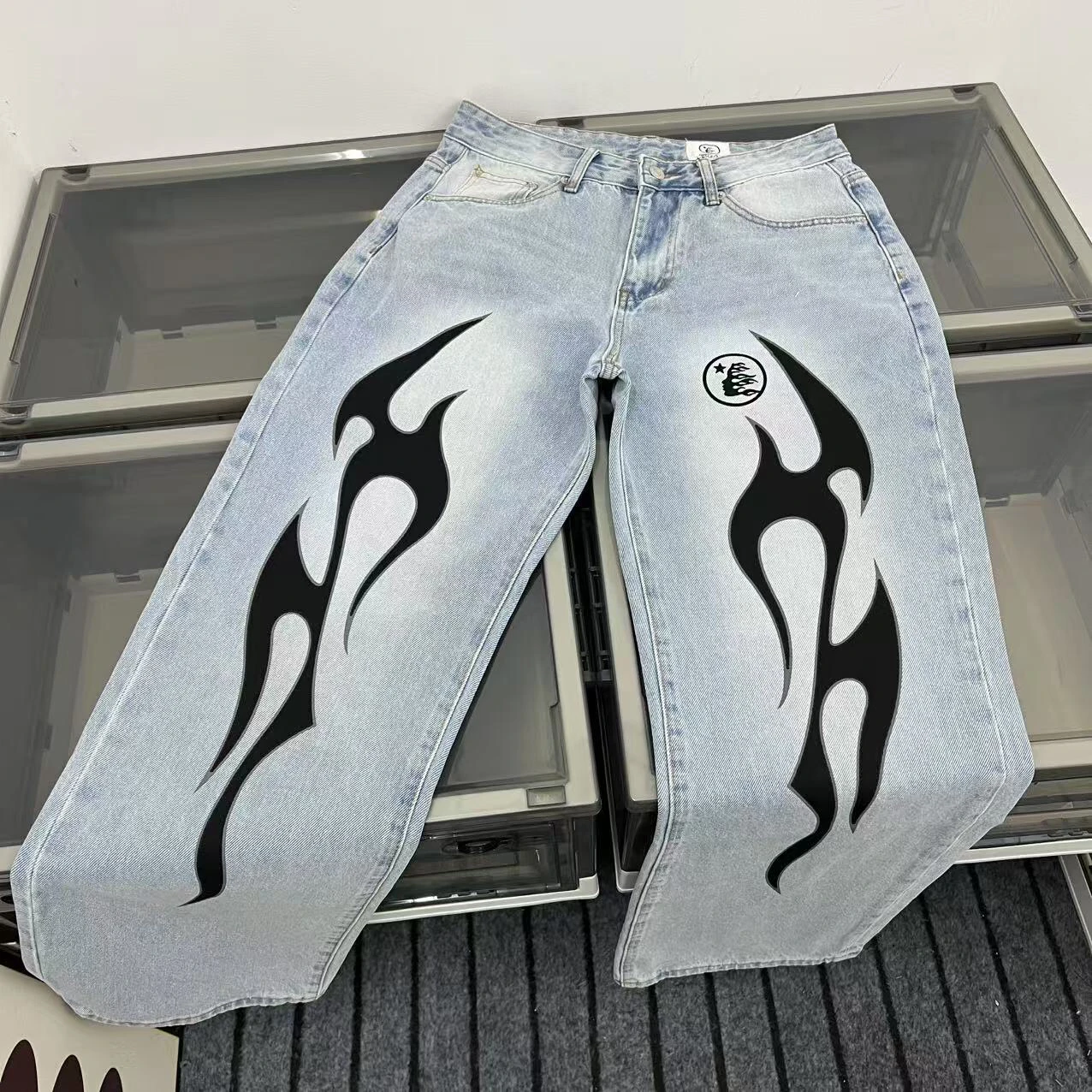 Calça Jeans Básica HEII Hell Star com Logo, Calça Casual Longa Unissex, Estampa de Letras em Chamas, Caimento Solto, Cintura ...