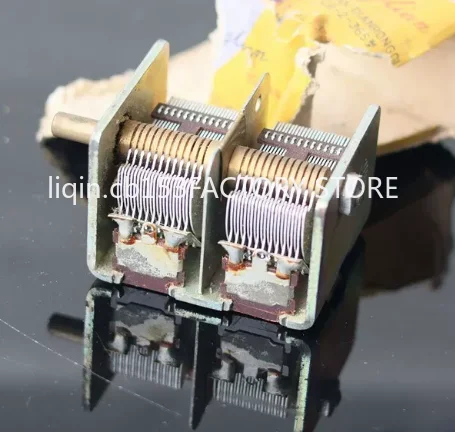 

Dual Variable Adjustable Capacitor CB-2-365 Left And Right 2-Pack 20PF-365PF for 711 Tube Radio Electronic Component