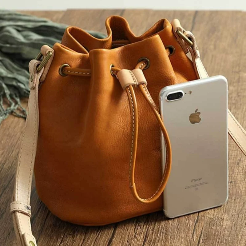 New Natural Leather Drawstring Bucket Bag with Adjustable Shoulder Straps for Vintage Style Tassel Style Fashionable Women\'s Bag