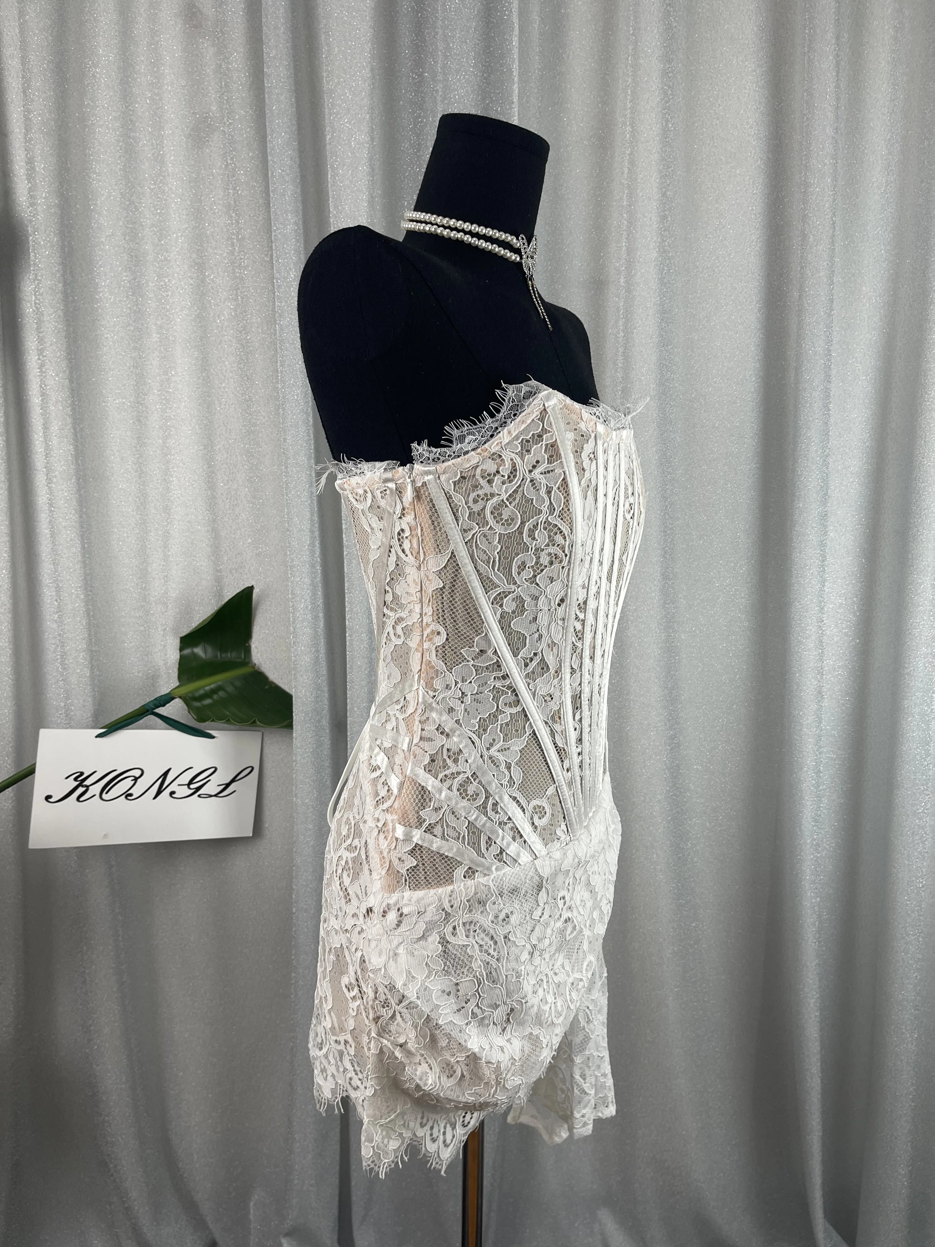 Minivestido Sexy de encaje empalmado sin tirantes para mujer, minivestido de espina de pescado a la moda, sin mangas, temperamento, vestidos de fiesta, ropa femenina nueva