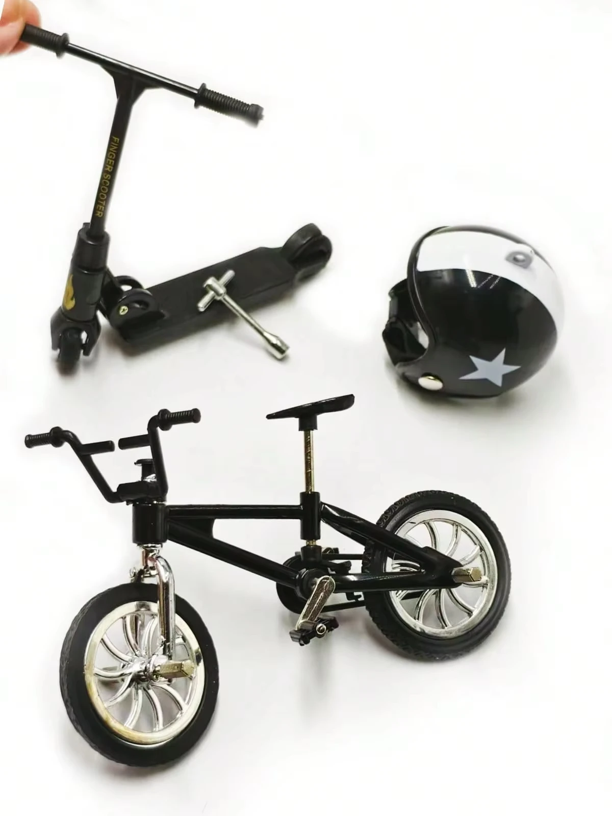 1:12 Miniatur-Fahrrad-Scooter-Set mit Reparaturwerkzeugen und Fahrradhelm für Puppenhaus-DIY-Diorama-Zubehör Mini-Sammlerstücke – Detail 8