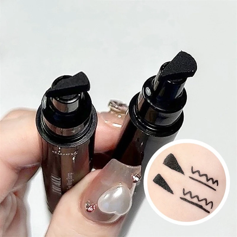 Zwarte Dubbelzijdige Sneldrogende Driehoek Sterafdichting Eyeliner Pen Waterdichte Duurzame Niet-Smudge Vloeibare Eyeliner Potlood Cosmetica