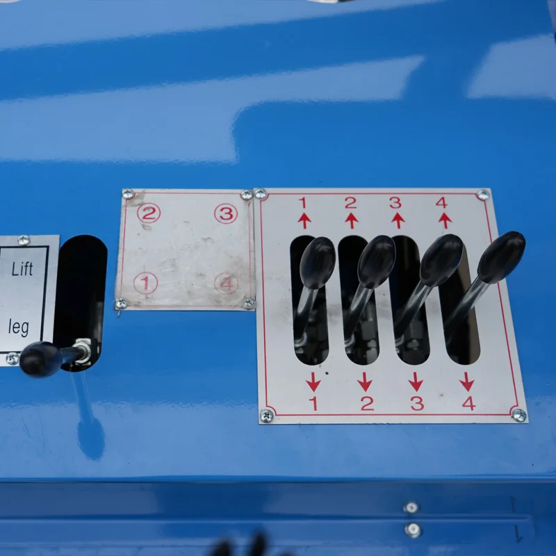 Customized 18m Towable Boom Lift Articulated Gas Electric For Outdoor Maintenance 200kg