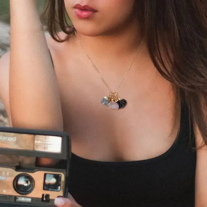 

Ожерелье с натуральным кристаллом зодиака, кулон с камнем, 18-каратное позолоченное нержавеющее сталь, роскошный персонализированный подарок на годовщину для нее