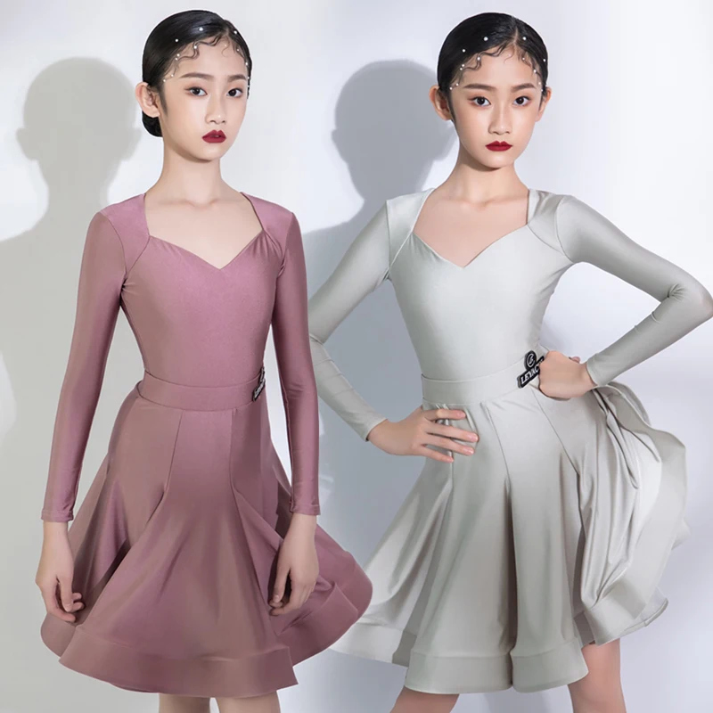 

Новое летнее платье для латинских танцев, серебряный танцевальный костюм с длинными рукавами, костюм для соревнований для девочек, костюм для латинских танцев, сценическая одежда AMY2508