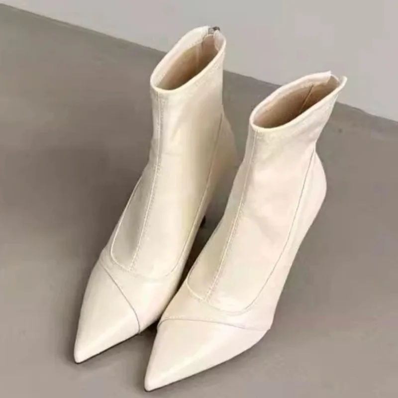 العلامة التجارية مصمم 2025 المرأة شتاء جديد بولي PU مقاوم للماء تشيلسي الأحذية اليومية عادية تنوعا المرأة خنجر الكعب حذاء من الجلد