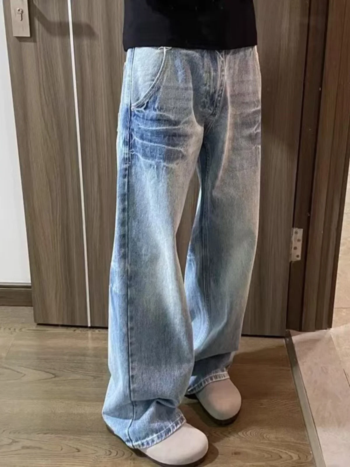 

Светло-голубые джинсы из выстиранного денима с эффектом потертости, мужские, повседневные, в американском ретро-стиле, свободного прямого кроя, универсальные, удобные.