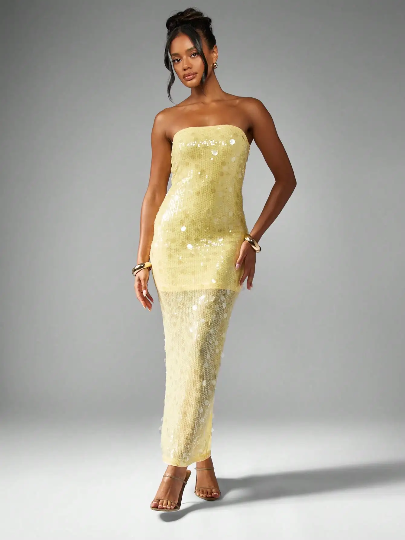 

Платье-макси без бретелек с пайетками и разрезом сзади для вечернего выхода