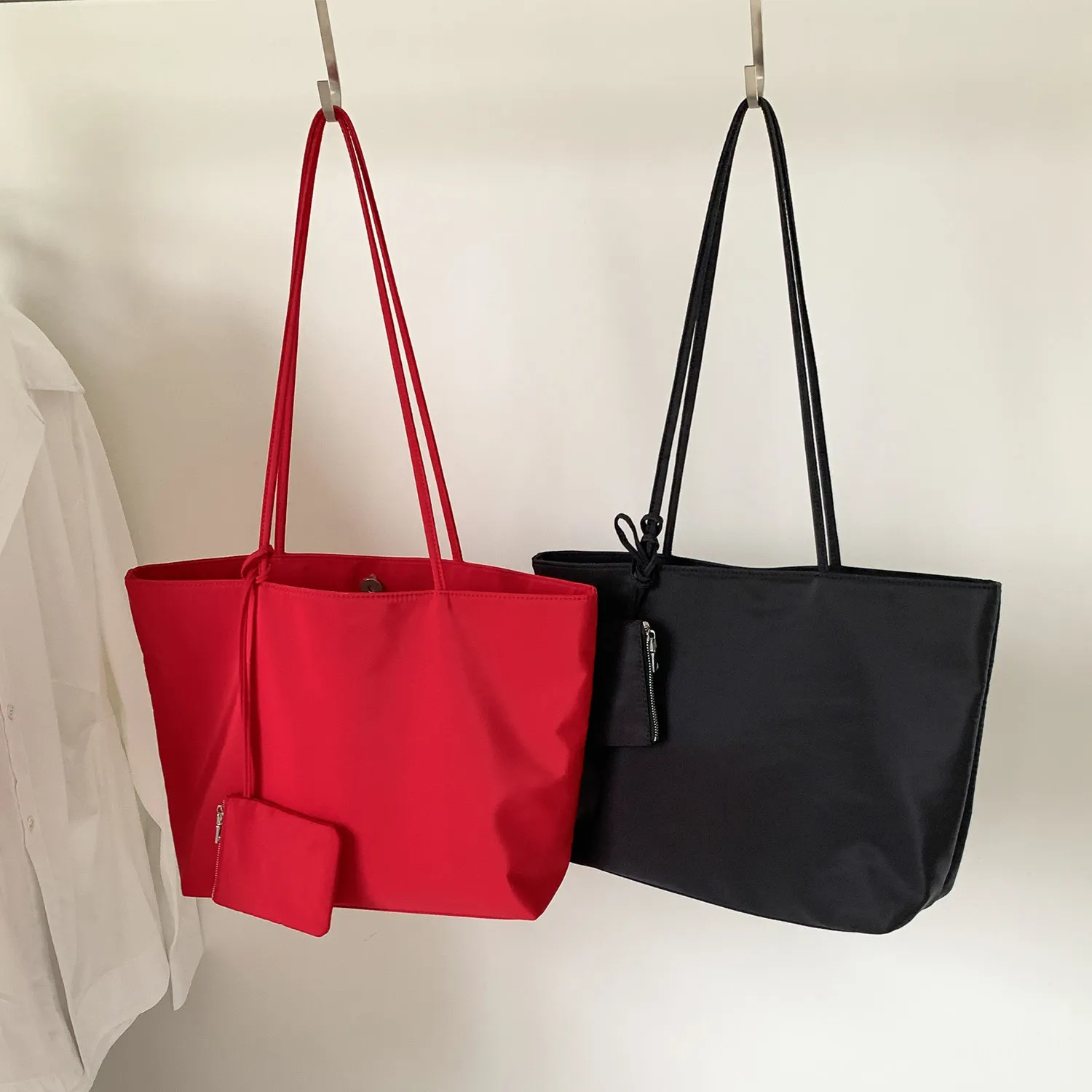 2026 New Simplistic Large Capacity Casual Nylon Tote Bag Versatile Commuter Handbag Single Shoulder Bag for Women