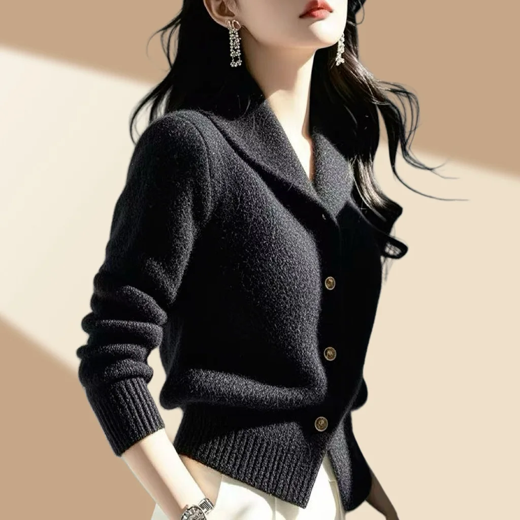 

2025 Autumn and Winter High-end Fashion Simple Commuting Long-sleeved Button-up Cardigan Temperament Top