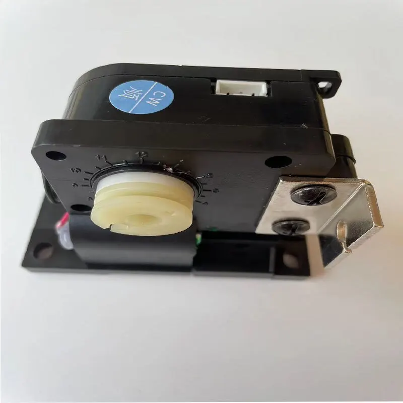 Exercise equipment, wire pulling motor, household elliptical machine, spinning bicycle, magnetic control exercise bike device