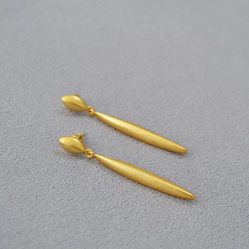 

French elegance retro simple lines personality long stud earrings for women