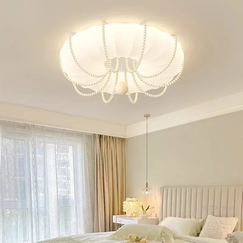 

GHEUVNJ Master bedroom light, minimalist cream style creative pearl chain ceiling light, designer's new wedding room lighting f