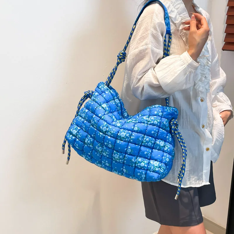 

Wholesale Large Pleated Cloud Bag Fashion Shoulder Portable Dumpling Bag Large Capacity Down Cotton Cloud Women's Bag