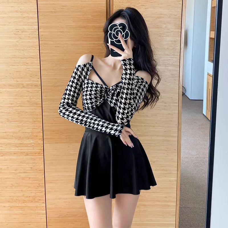 

Women's One-piece Dress Pure Slimming and High-end Sling Long-sleeved Plaid Beach Gathering