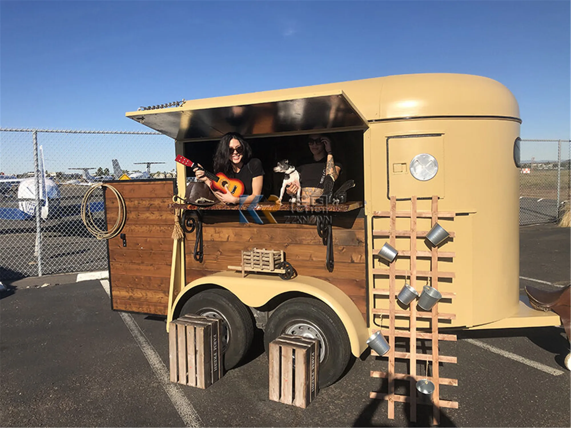 Mobile Bar Beer Truck Bubble Tea Horse Box Coffee Trailer for Sale Wedding Sweet Corn Cart Ice Cream Vending Kiosk Camper Van